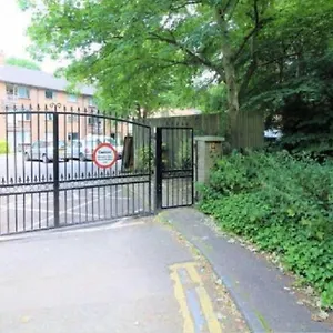 Apartment Large 3 Bedroom In Gated Development